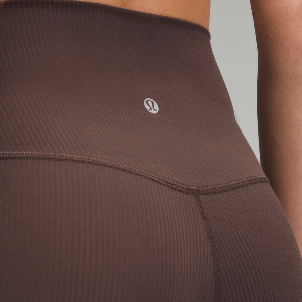 lululemon
Align ™ High-
Rise Ribbed Pant
28"
Espresso